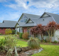 Glenelg on King Bed  Breakfast - Accommodation Cairns