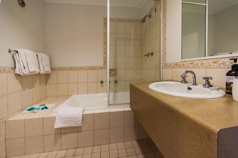 Central City Exclusive Apartments - Accommodation Cairns 17