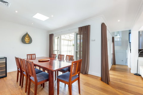 Kensington Self-Contained Modern House (89BROM) - Accommodation Cairns 6