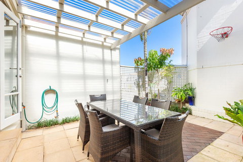 Kensington Self-Contained Modern House (89BROM) - Accommodation Cairns 9