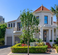 Kensington Self-Contained Modern House 89BROM - Accommodation Cairns