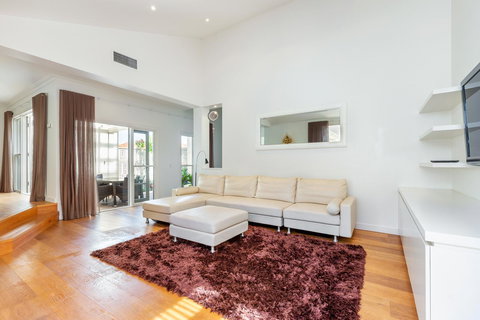 Kensington Self-Contained Modern House (89BROM) - Accommodation Cairns 16