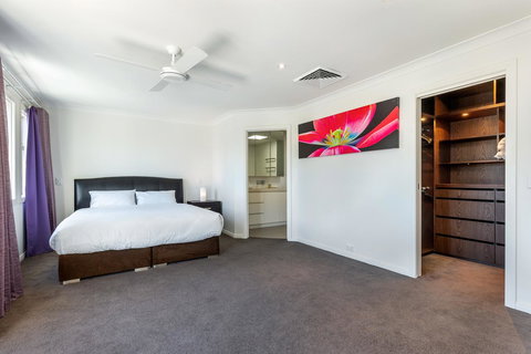 Kensington Self-Contained Modern House (89BROM) - Accommodation Cairns 14