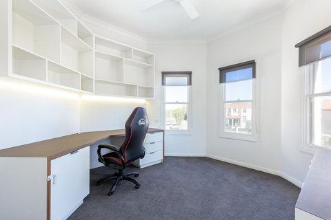 Kensington Self-Contained Modern House (89BROM) - Accommodation Cairns 11