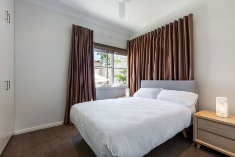 Kensington Self-Contained Modern House (89BROM) - Accommodation Cairns 20