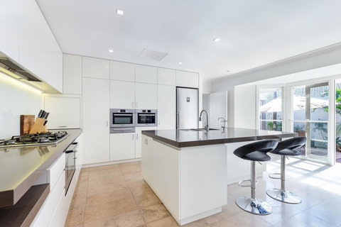 Kensington Self-Contained Modern House (89BROM) - Accommodation Cairns 17