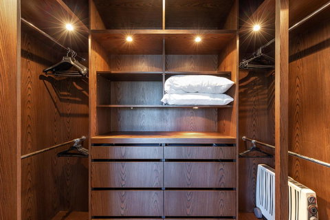 Kensington Self-Contained Modern House (89BROM) - Accommodation Cairns 19