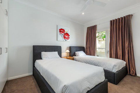 Kensington Self-Contained Modern House (89BROM) - Accommodation Cairns 12