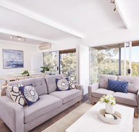 Bright and Spacious Family Home With Leafy Deck - Accommodation Cairns