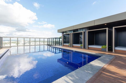 Japanese Style Waterfront Apt Wt Rooftop Pool - Accommodation Cairns 10