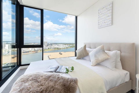 Japanese Style Waterfront Apt Wt Rooftop Pool - Accommodation Cairns 15