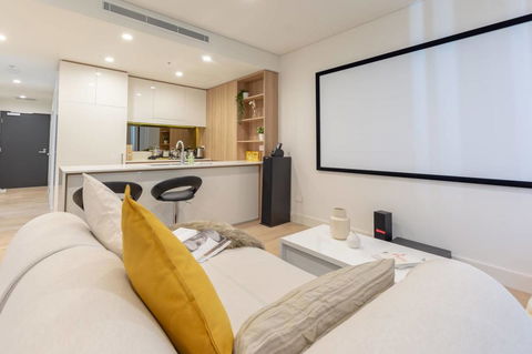 Japanese Style Waterfront Apt Wt Rooftop Pool - Accommodation Cairns 16