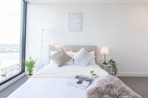 Japanese Style Waterfront Apt Wt Rooftop Pool - Accommodation Cairns 8
