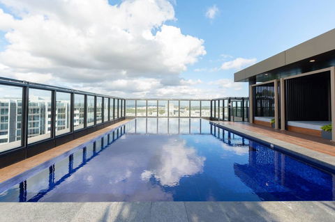 Japanese Style Waterfront Apt Wt Rooftop Pool - Accommodation Cairns 0