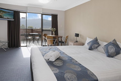 Banjo Paterson Inn - Accommodation Cairns 1