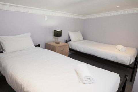 Banjo Paterson Inn - Accommodation Cairns 26