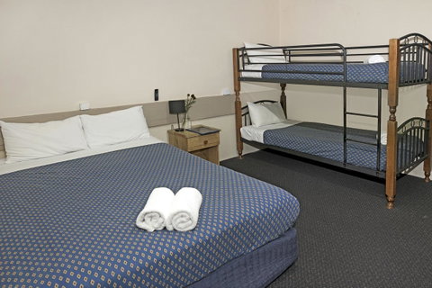 Banjo Paterson Inn - Accommodation Cairns 11