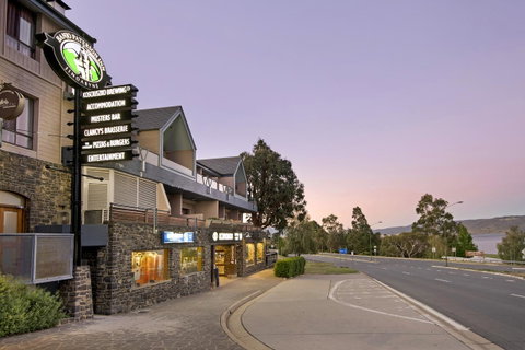 Banjo Paterson Inn - Accommodation Cairns 0