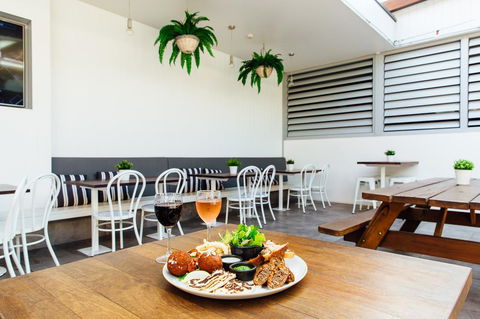 Coniston Hotel Wollongong - Accommodation Cairns 10