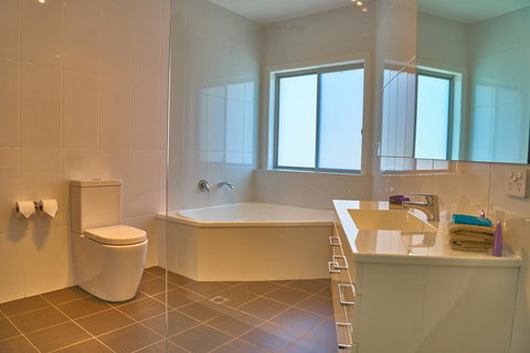 Hunter Oasis - Accommodation Cairns 27