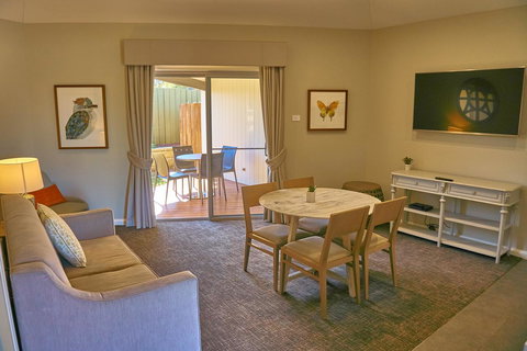 Hunter Oasis - Accommodation Cairns 40