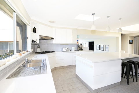 Neptune I Absolute Beachfront I Stunning Views - Accommodation Cairns 8