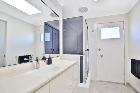 Neptune I Absolute Beachfront I Stunning Views - Accommodation Cairns 19