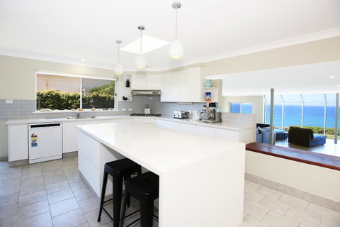Neptune I Absolute Beachfront I Stunning Views - Accommodation Cairns 10