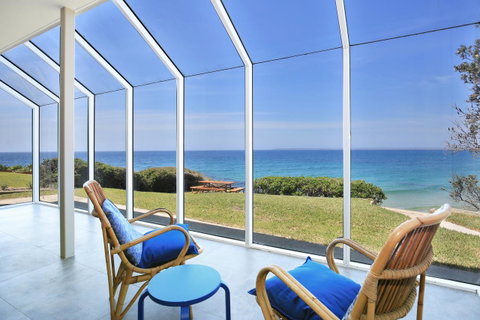 Neptune I Absolute Beachfront I Stunning Views - Accommodation Cairns 1