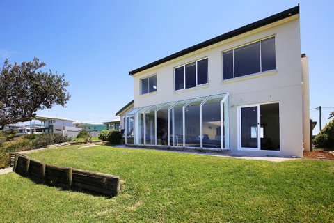 Neptune I Absolute Beachfront I Stunning Views - Accommodation Cairns 26