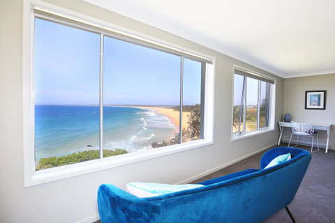 Neptune I Absolute Beachfront I Stunning Views - Accommodation Cairns 13