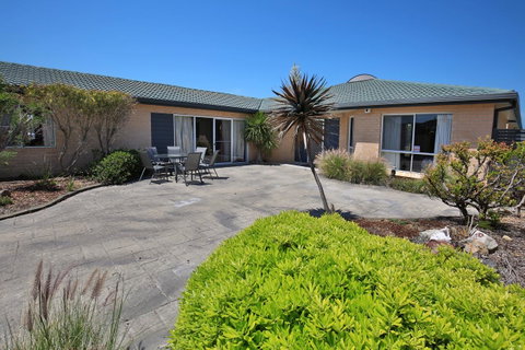 Neptune I Absolute Beachfront I Stunning Views - Accommodation Cairns 30