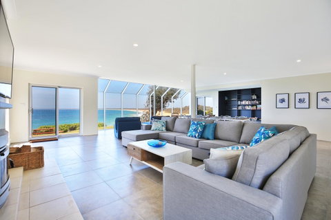 Neptune I Absolute Beachfront I Stunning Views - Accommodation Cairns 0