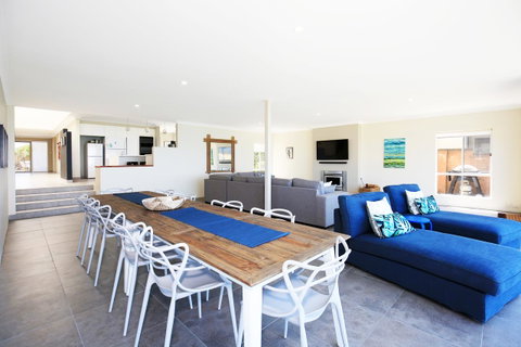 Neptune I Absolute Beachfront I Stunning Views - Accommodation Cairns 5