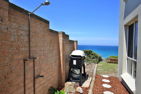 Neptune I Absolute Beachfront I Stunning Views - Accommodation Cairns 27