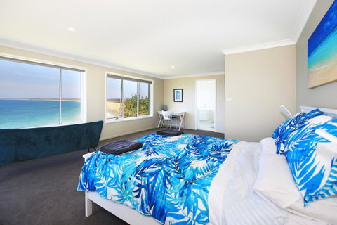 Neptune I Absolute Beachfront I Stunning Views - Accommodation Cairns 11