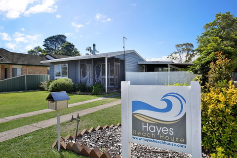 Hayes Beach House I Award Winner I 4 Mins To Beach - Accommodation Cairns 22