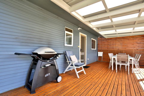 Hayes Beach House I Award Winner I 4 Mins To Beach - Accommodation Cairns 7