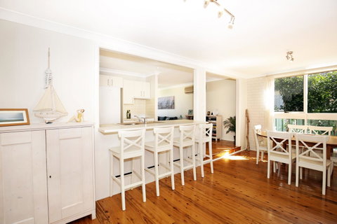 Hayes Beach House I Award Winner I 4 Mins To Beach - Accommodation Cairns 11