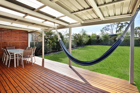 Hayes Beach House I Award Winner I 4 Mins To Beach - Accommodation Cairns 6