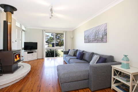 Hayes Beach House I Award Winner I 4 Mins To Beach - Accommodation Cairns 2