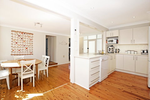 Hayes Beach House I Award Winner I 4 Mins To Beach - Accommodation Cairns 5