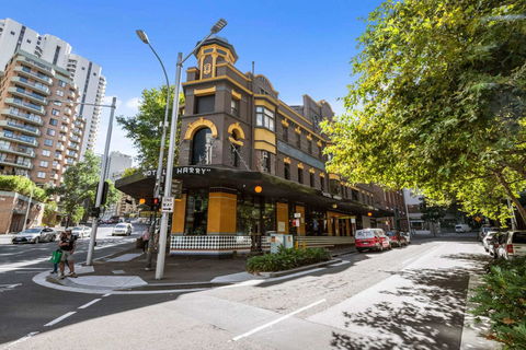 Hotel Harry, Ascend Hotel Collection - Accommodation Cairns 0