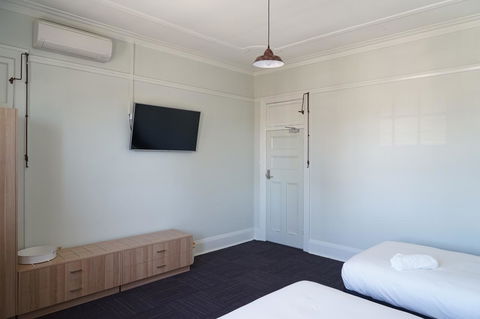 Rosehill Hotel - Accommodation Cairns 4