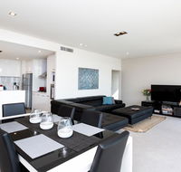 Brand New Executive Apartment - Accommodation Cairns