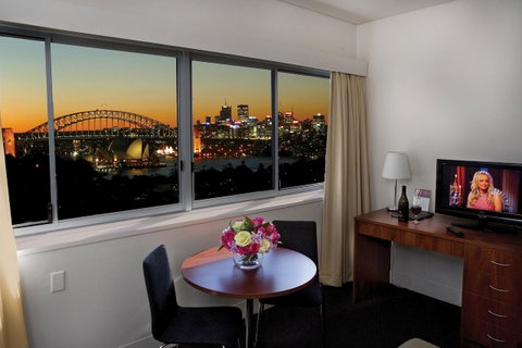 Macleay Hotel - Accommodation Cairns 0
