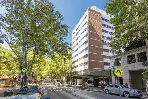 Macleay Hotel - Accommodation Cairns 1