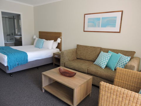 BASE Holidays - Ettalong Beach Premium Apartments - Accommodation Cairns 13