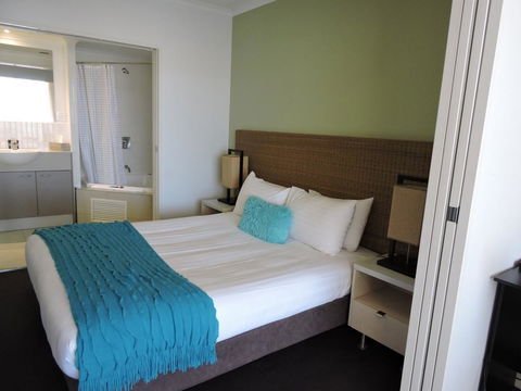 BASE Holidays - Ettalong Beach Premium Apartments - Accommodation Cairns 4