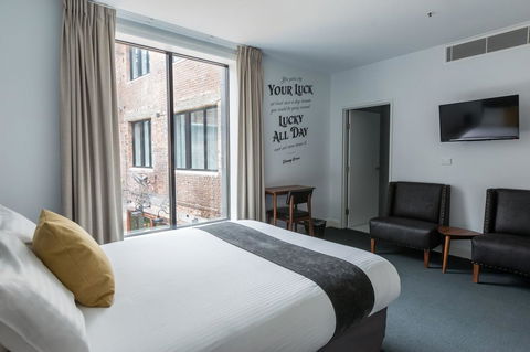 The Lucky Hotel - Accommodation Cairns 2